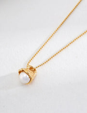 Minimalist round Pearl Pendant Necklace